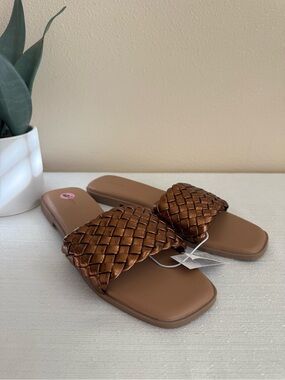 New Old Navy Woven Slide Sandals in Metallic Bronze
